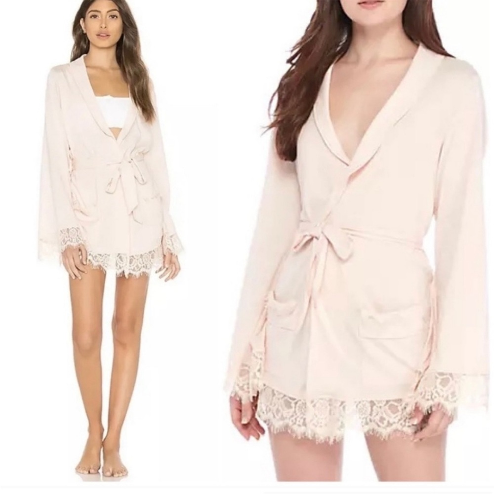 Free People L Sweetest‎ Thing Pale Pink Lace Trimmed robe